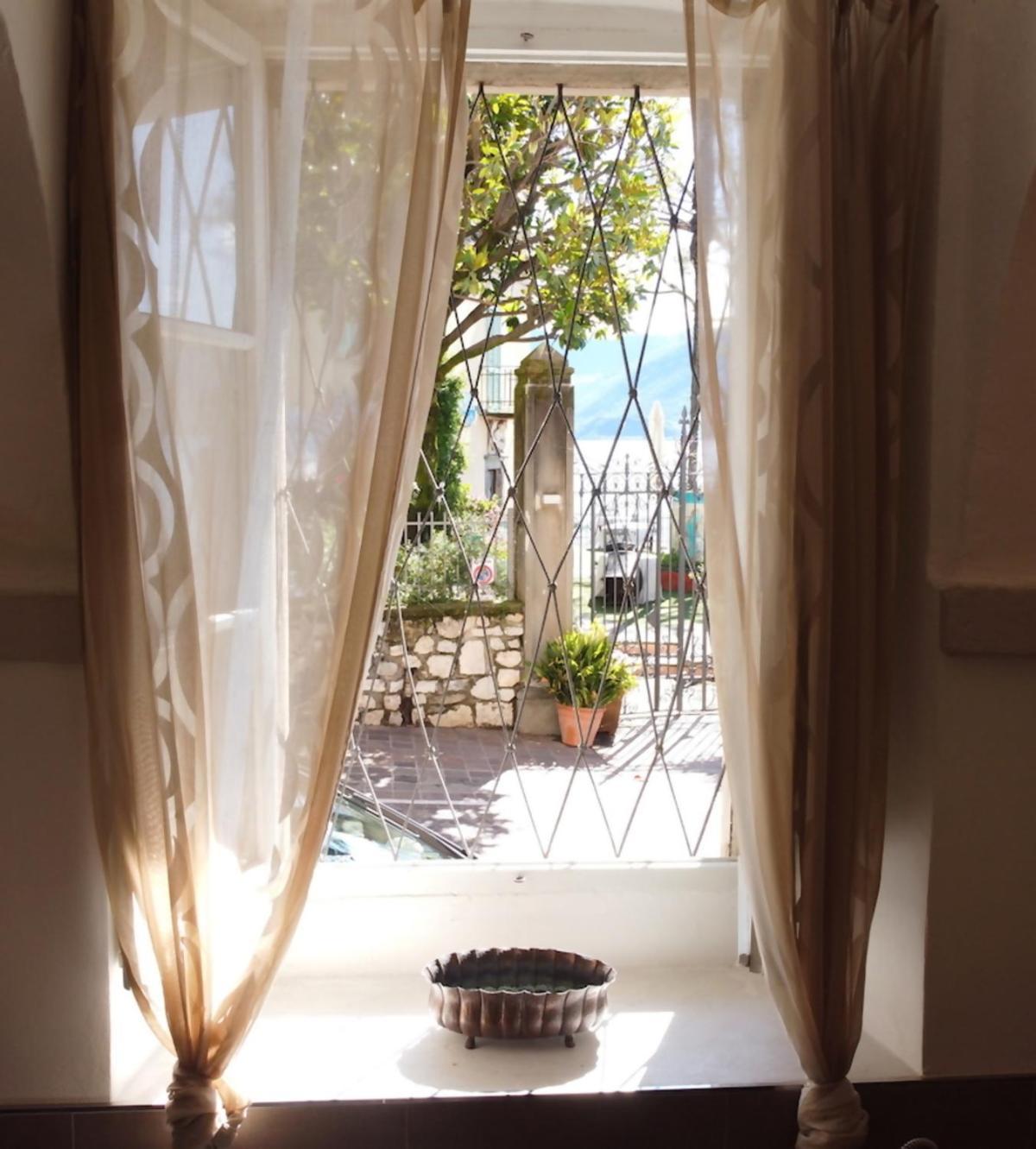 Historic House By The Lake La Renee Casa Vacanza Predore Exterior photo